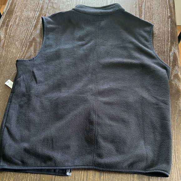 Amazon Essentials Men’s Full Zip up Fleece Vest - Picture 7 of 8